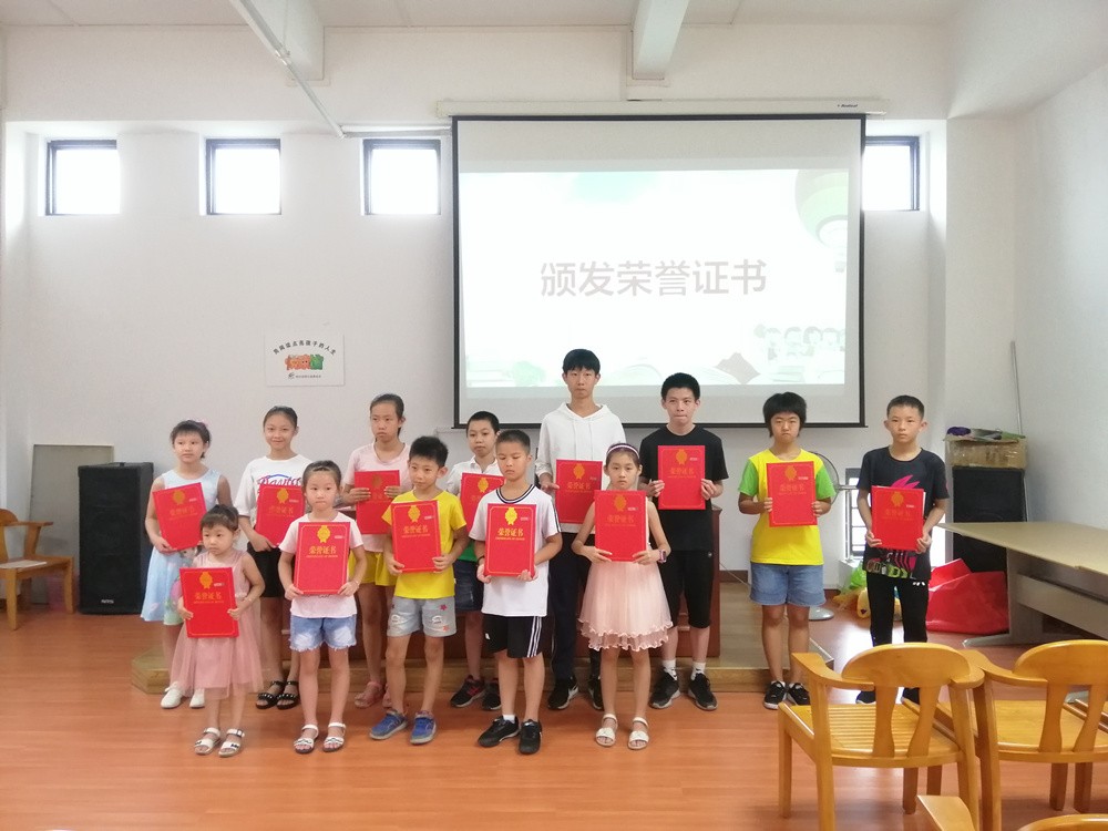 颁发荣誉证书2_副本.jpg